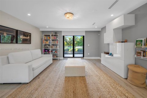 Купить виллу или дом в Дорал, Флорида 5 спален, 614.46м2, № 2046841 - фото 20