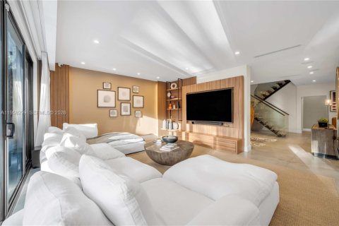 Купить виллу или дом в Дорал, Флорида 5 спален, 614.46м2, № 2046841 - фото 6