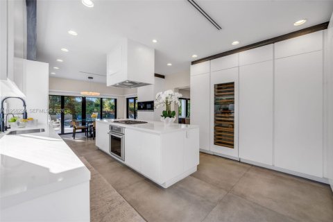 Купить виллу или дом в Дорал, Флорида 5 спален, 614.46м2, № 2046841 - фото 14