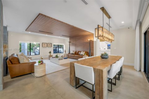 Купить виллу или дом в Дорал, Флорида 5 спален, 614.46м2, № 2046841 - фото 11