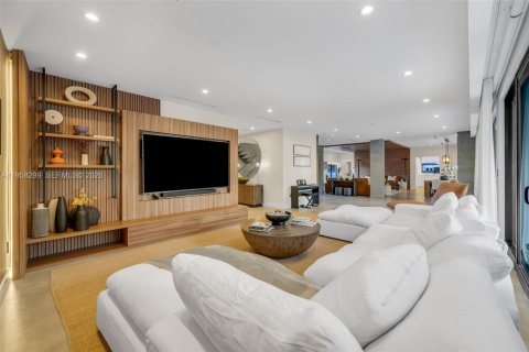 Купить виллу или дом в Дорал, Флорида 5 спален, 614.46м2, № 2046841 - фото 7