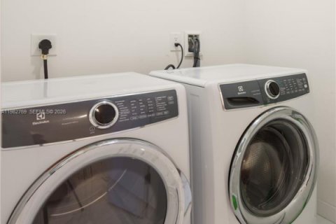 Снять в аренду кондоминиум в Майами, Флорида 2 спальни, 108.97м2, № 2044802 - фото 25