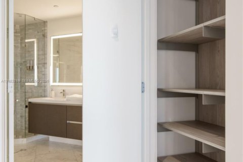 Снять в аренду кондоминиум в Майами, Флорида 2 спальни, 108.97м2, № 2044802 - фото 16