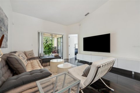 Condo in Orlando, Florida, 2 bedrooms № 2285322 - photo 20