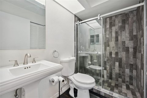 Condo in Orlando, Florida, 2 bedrooms № 2285322 - photo 16
