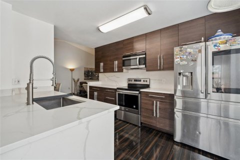 Condo in Orlando, Florida, 2 bedrooms № 2285322 - photo 7