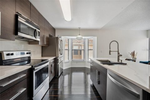 Condo in Orlando, Florida, 2 bedrooms № 2285322 - photo 9