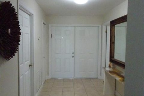 House in Boca Raton, Florida 4 bedrooms, 180.23 sq.m. № 2260717 - photo 3