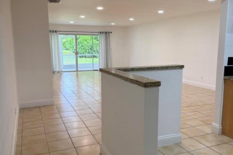 House in Boca Raton, Florida 4 bedrooms, 180.23 sq.m. № 2260717 - photo 18
