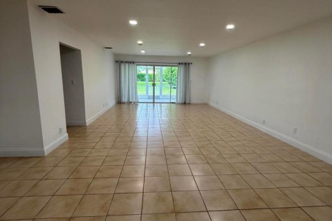 House in Boca Raton, Florida 4 bedrooms, 180.23 sq.m. № 2260717 - photo 11