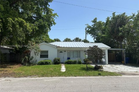 Casa en alquiler en Riviera Beach, Florida, 3 dormitorios, 96.8 m2 № 1938259 - foto 2