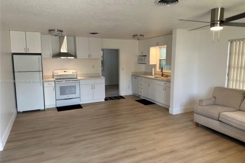 Casa en alquiler en Riviera Beach, Florida, 3 dormitorios, 96.8 m2 № 1938259 - foto 16