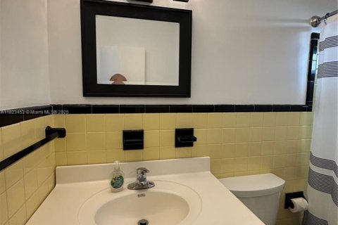 House in Riviera Beach, Florida 3 bedrooms, 96.8 sq.m. № 1938259 - photo 5