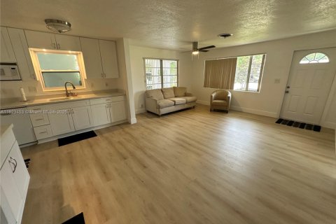 Casa en alquiler en Riviera Beach, Florida, 3 dormitorios, 96.8 m2 № 1938259 - foto 12