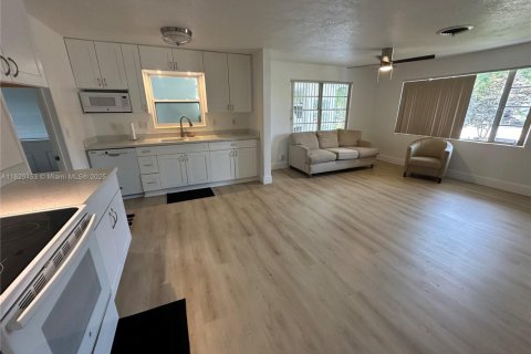 Casa en alquiler en Riviera Beach, Florida, 3 dormitorios, 96.8 m2 № 1938259 - foto 11