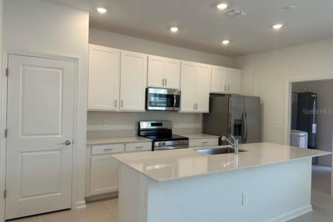 Adosado en alquiler en Kissimmee, Florida, 4 dormitorios, 185.8 m2 № 1910418 - foto 3