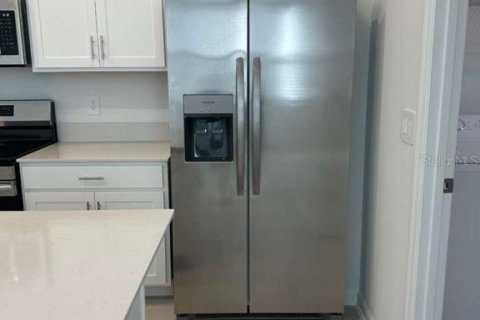 Adosado en alquiler en Kissimmee, Florida, 4 dormitorios, 185.8 m2 № 1910418 - foto 5