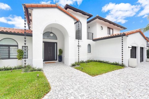 Купить виллу или дом в Майами-Лейкс, Флорида 5 спален, 268.39м2, № 2046687 - фото 4