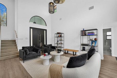 Купить виллу или дом в Майами-Лейкс, Флорида 5 спален, 268.39м2, № 2046687 - фото 10