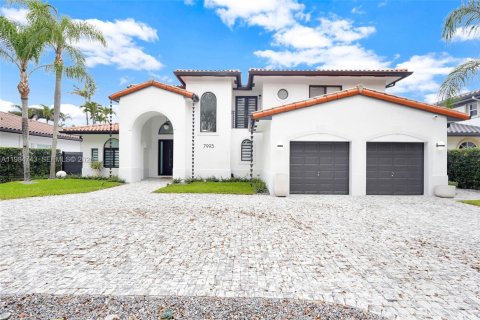 Купить виллу или дом в Майами-Лейкс, Флорида 5 спален, 268.39м2, № 2046687 - фото 3