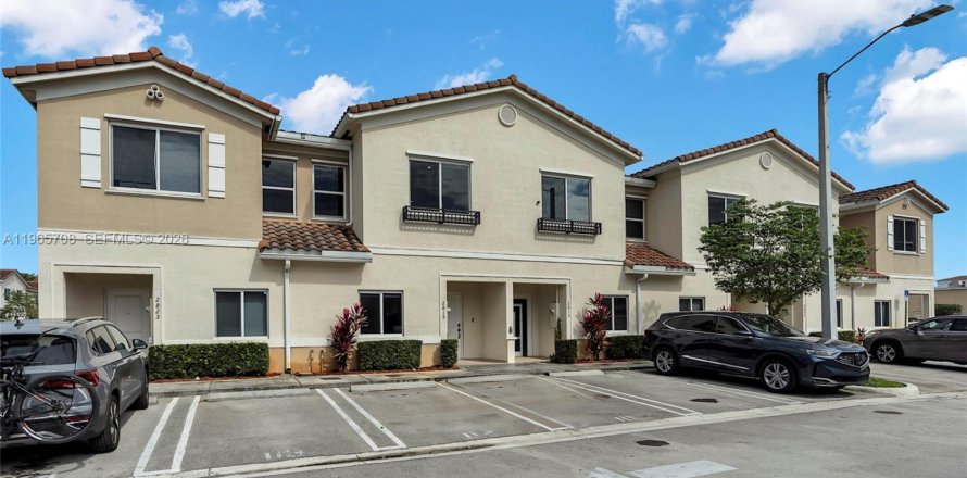 Таунхаус в Майами-Гарденс, Флорида 3 спальни, 133.97м2 № 2028269