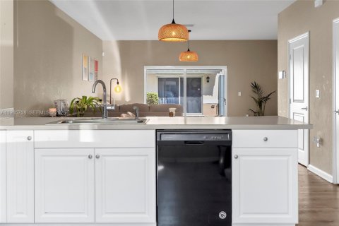 Купить таунхаус в Майами-Гарденс, Флорида 3 спальни, 133.97м2, № 2028269 - фото 13