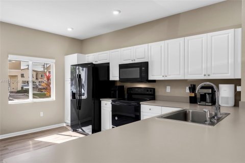 Купить таунхаус в Майами-Гарденс, Флорида 3 спальни, 133.97м2, № 2028269 - фото 9