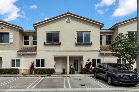 Купить таунхаус в Майами-Гарденс, Флорида 3 спальни, 133.97м2, № 2028269 - фото 2