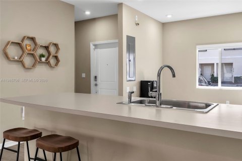 Купить таунхаус в Майами-Гарденс, Флорида 3 спальни, 133.97м2, № 2028269 - фото 11