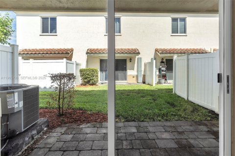 Купить таунхаус в Майами-Гарденс, Флорида 3 спальни, 133.97м2, № 2028269 - фото 24