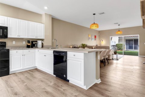 Купить таунхаус в Майами-Гарденс, Флорида 3 спальни, 133.97м2, № 2028269 - фото 6