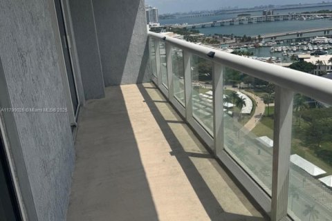 Condo in Miami, Florida, 2 bedrooms  № 1959300 - photo 7