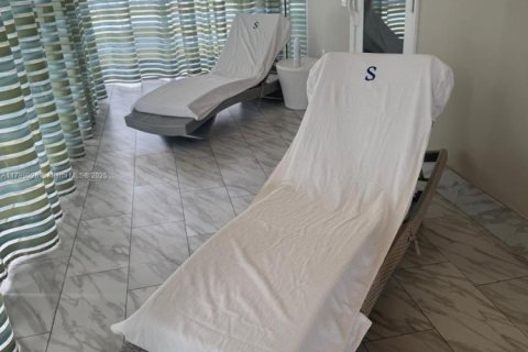 Condo in Miami, Florida, 2 bedrooms  № 1959300 - photo 4