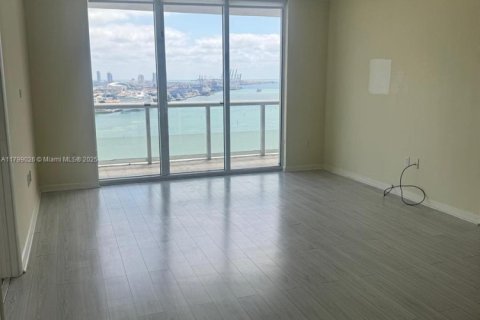 Condo in Miami, Florida, 2 bedrooms  № 1959300 - photo 2
