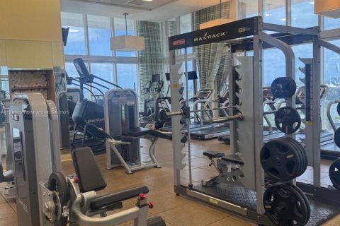 Condo in Miami, Florida, 2 bedrooms  № 1959300 - photo 5