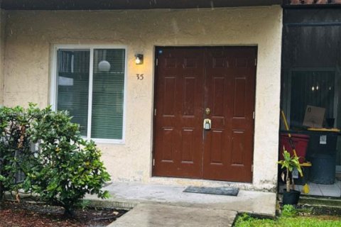 Townhouse in Margate, Florida 2 bedrooms, 107.4 sq.m. № 1739152 - photo 1