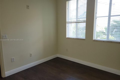 Condo in Sunrise, Florida, 3 bedrooms  № 2035189 - photo 11