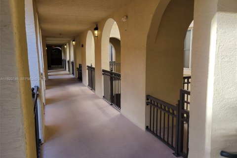 Condo in Sunrise, Florida, 3 bedrooms  № 2035189 - photo 14