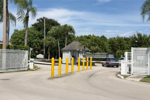 Copropriété à louer à Miami, Floride: 2 chambres, 85.19 m2 № 2264835 - photo 2