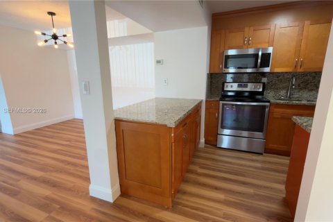 Copropriété à louer à Miami, Floride: 2 chambres, 85.19 m2 № 2264835 - photo 11