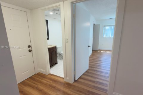 Copropriété à louer à Miami, Floride: 2 chambres, 85.19 m2 № 2264835 - photo 9