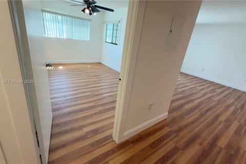 Copropriété à louer à Miami, Floride: 2 chambres, 85.19 m2 № 2264835 - photo 26