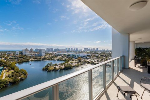 Condo in Fort Lauderdale, Florida, 3 bedrooms № 2191471 - photo 9