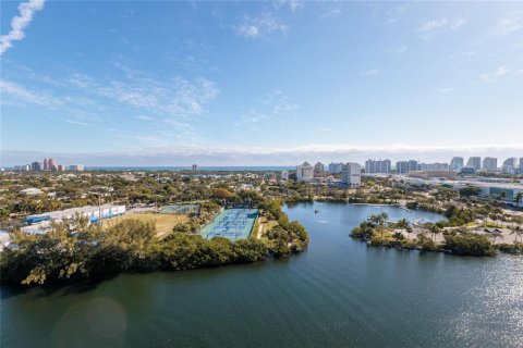 Condo in Fort Lauderdale, Florida, 3 bedrooms № 2191471 - photo 6