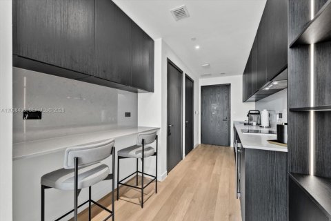 Condo in Miami, Florida  № 2186329 - photo 27