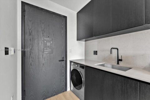 Condo in Miami, Florida  № 2186329 - photo 28