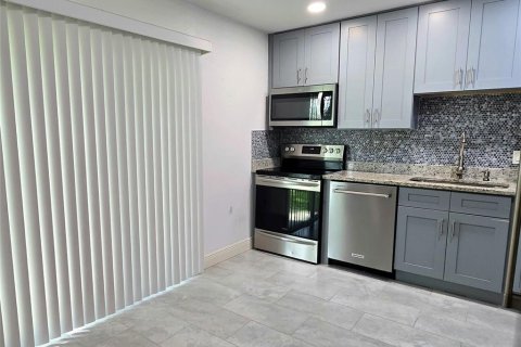 Appartement à louer à Edgewater, Floride: 2 chambres, 75.07 m2 № 1877284 - photo 3