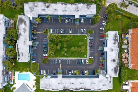 Condo in Miami, Florida, 3 bedrooms  № 2109700 - photo 2