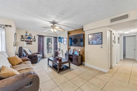 Condo in Miami, Florida, 3 bedrooms  № 2109700 - photo 5