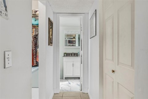 Condo in Miami, Florida, 3 bedrooms  № 2109700 - photo 30